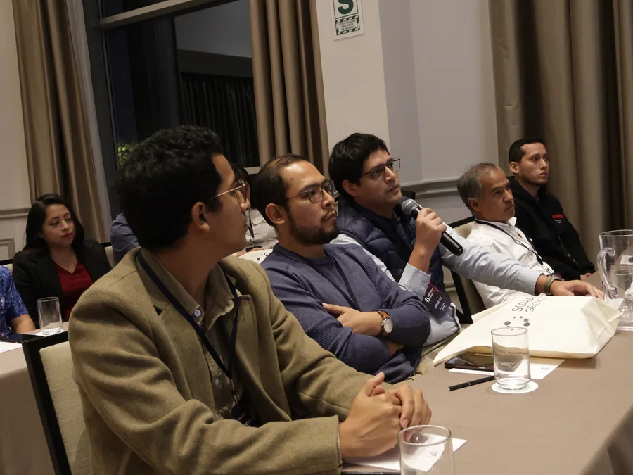 Asistentes participando en la ronda de preguntas del GENOMICS INSIGHTS DAY